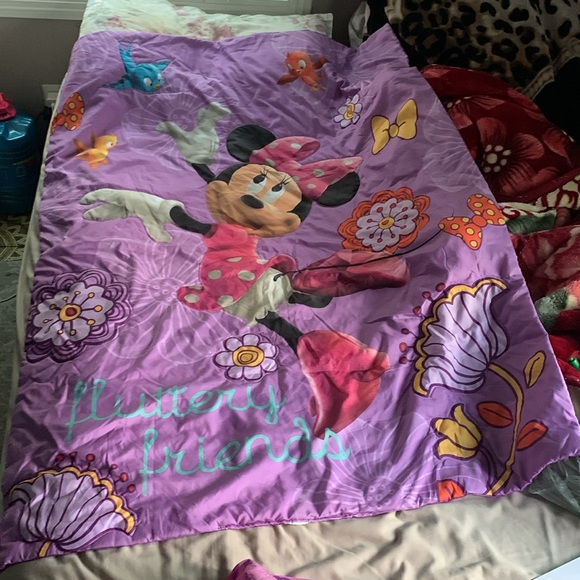 Disney Minnie Mouse bed sheet & blanket set with Minnie Mouse slippers included - Picture 2 of 9